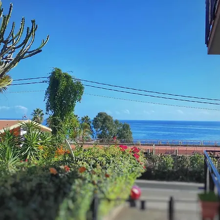 Blue Wave Holiday House Apartment